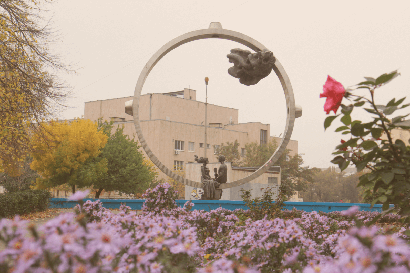 Памятник мирный атом